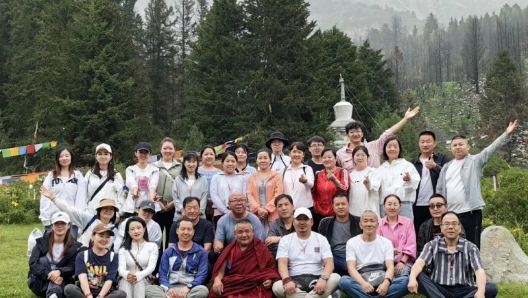 奇正集團(tuán)達(dá)爾宗圣湖祈?；顒?dòng)